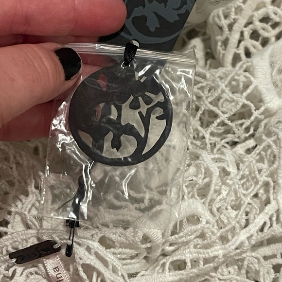 Poof apparel nwt white crocheted long vest cardigan - Picture 4 of 9